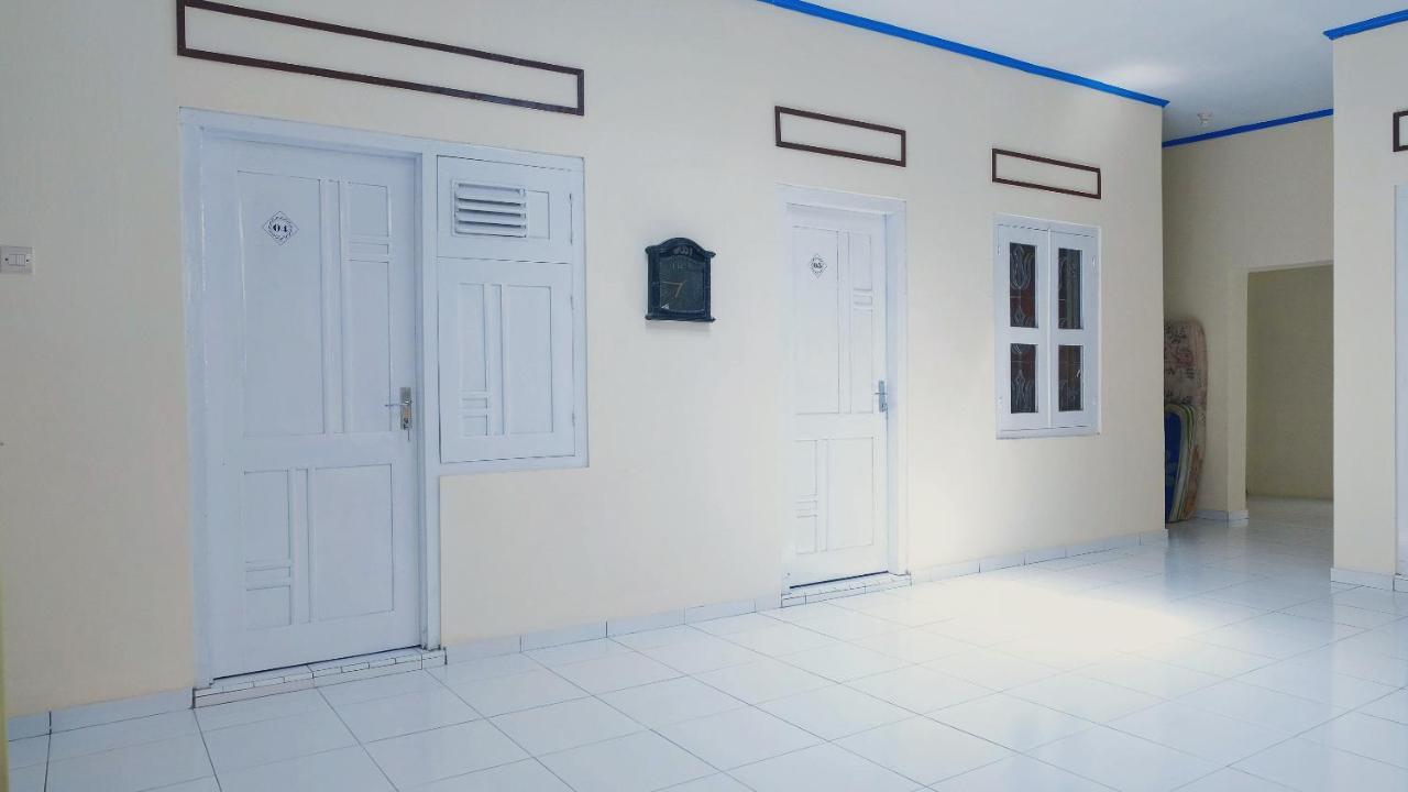 Hotel Reddoorz Syariah At Griya Soeratin Pacitan Exterior foto