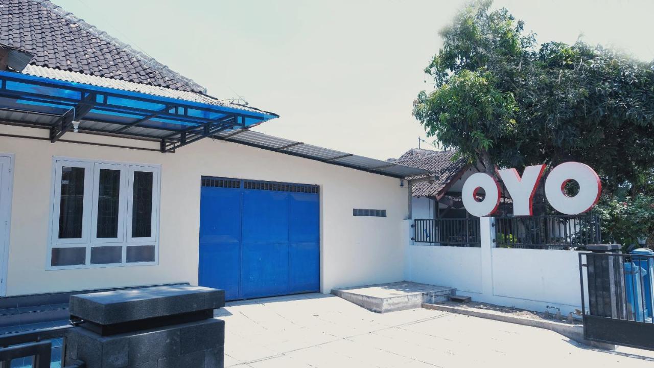 Hotel Reddoorz Syariah At Griya Soeratin Pacitan Exterior foto